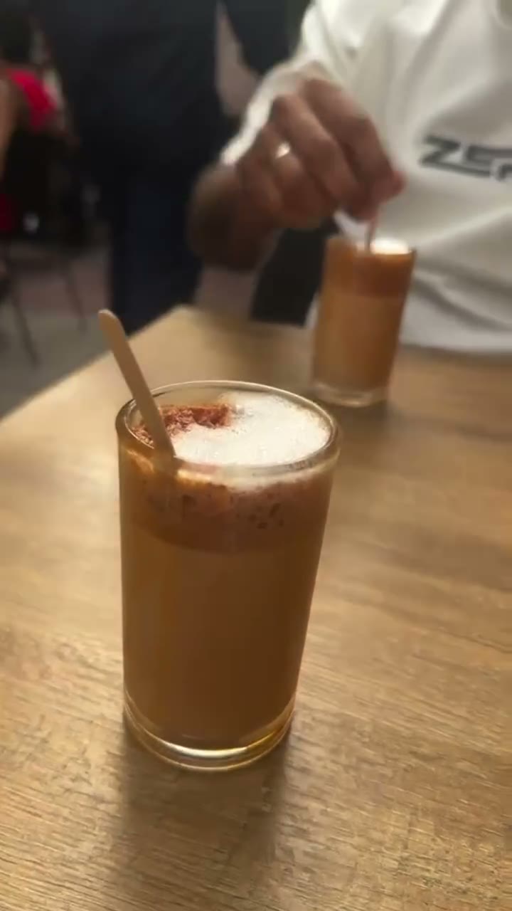 Video of sulaimani tea being poured